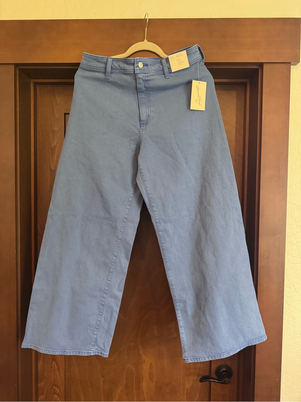 Universal Thread Bright Blue Flare Jeans - Picture 4 of 5
